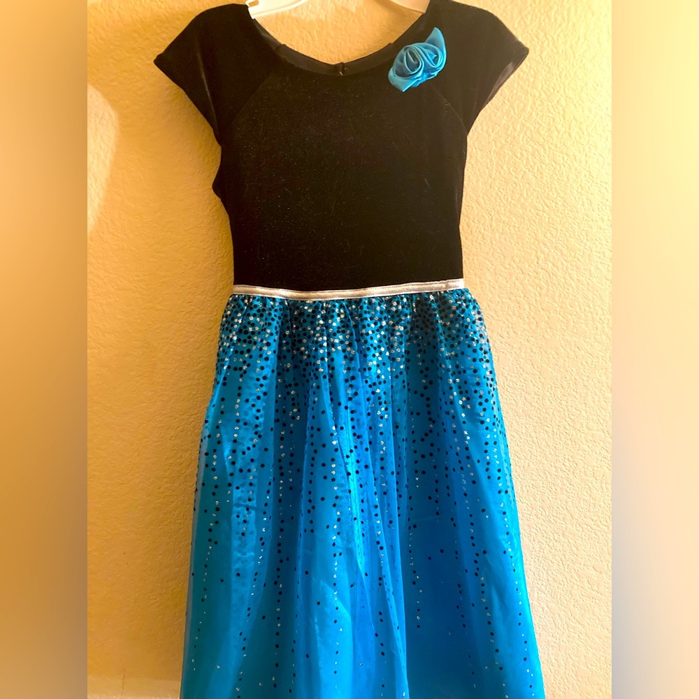 Beautiful girl’s formal dress. Worn once.